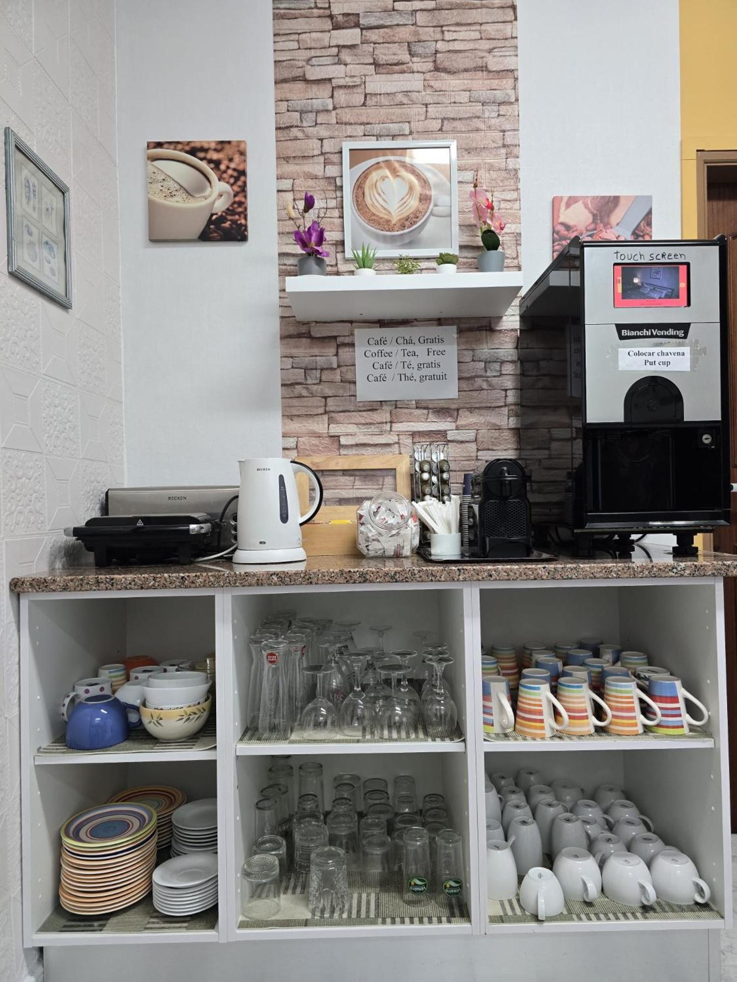 Hostel Sunny House Lagos Zewnętrze zdjęcie