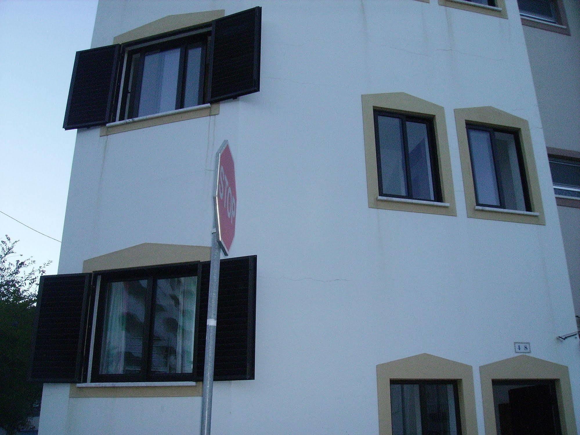 Hostel Sunny House Lagos Zewnętrze zdjęcie