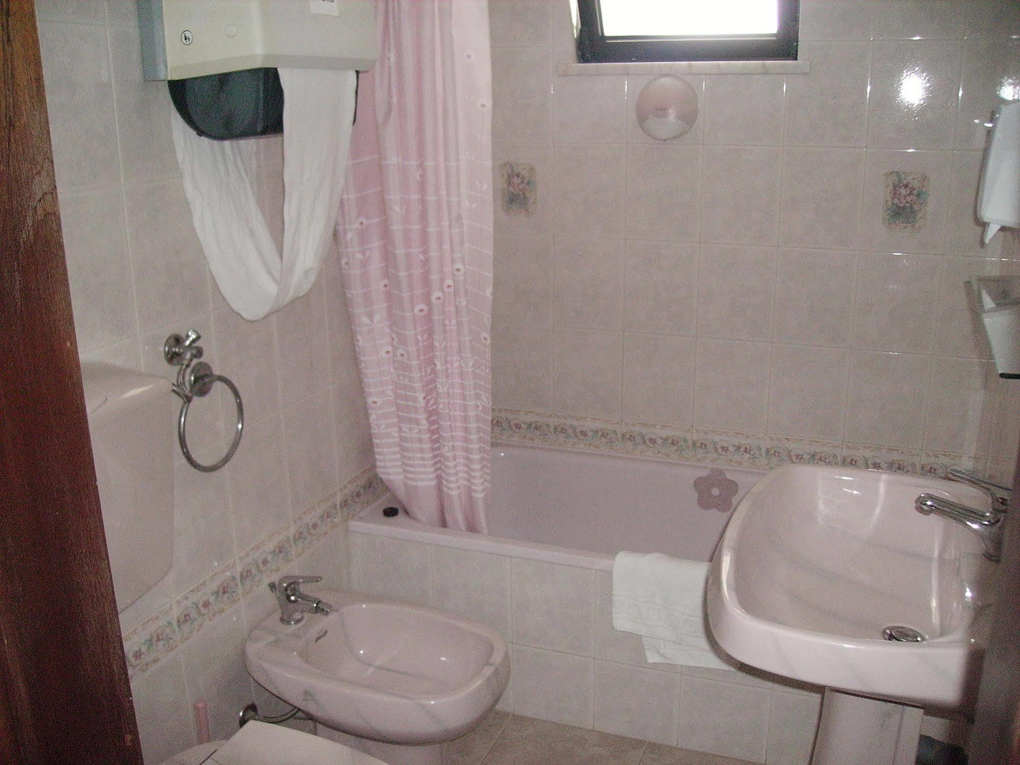 Hostel Sunny House Lagos Zewnętrze zdjęcie